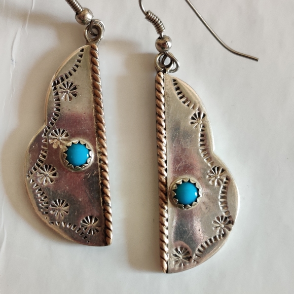 Vintage Sterling Navajo signed sleeping beauty turquoise earrings - Picture 3 of 9